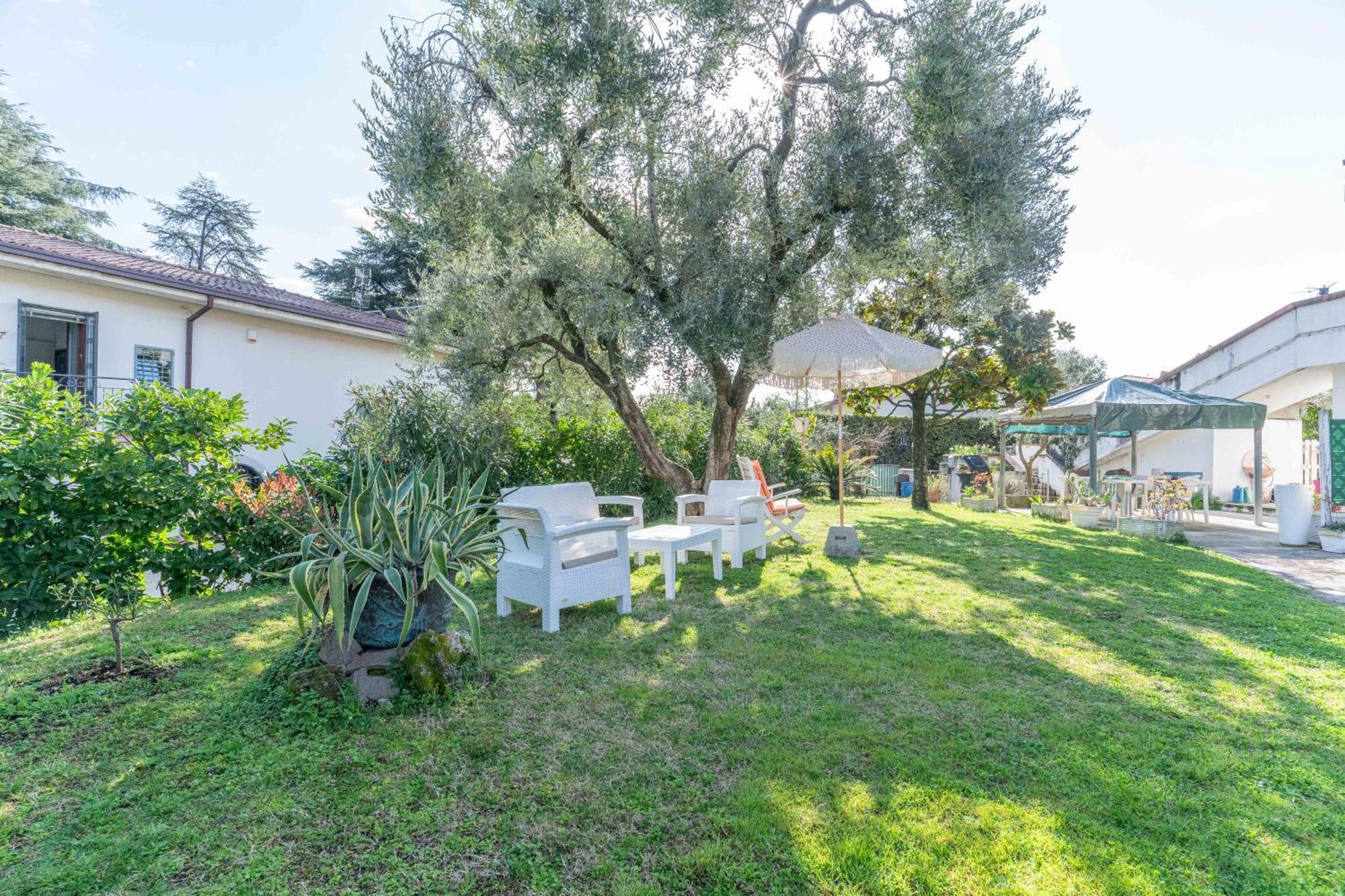 Ampia Dimora A Salo Con Parcheggio E Giardino Apartment Exterior photo
